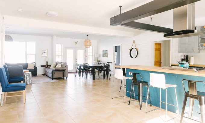 Prince Edward Casa | Sauna + Fireplaces + Stylish 8 bdrm. Dog friendly