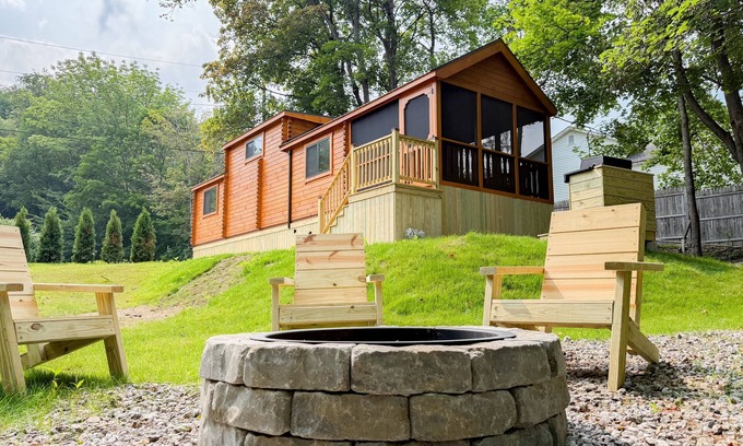 Lincoln Cabina | SaunaHaus – Log Cabin + Private Sauna by the Brook
