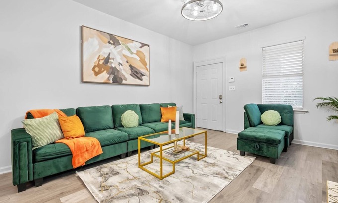 Midtown Casa | SAV Summer Escape - River St & DT - Free Parking