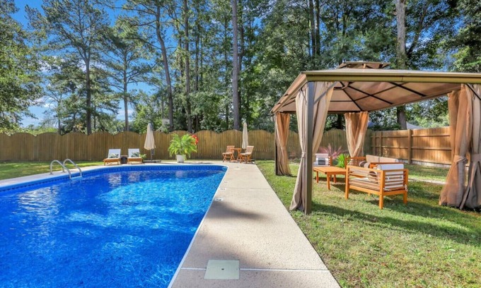 Savannah Casa | Savannah 5BR Pool, Jacuzzi, Firepit, Sports, Games