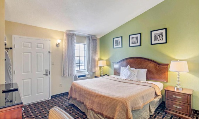 Savannah Hotel | Savannah Garden Hotel