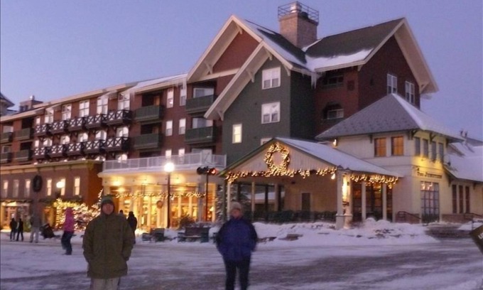 Snowshoe Condominio | Ahorre $$, 1 BR, Mountain Lodge, Ski-in / Ski-out, Village Central,