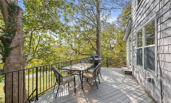 Plymouth Casa | Charming cottage, walk to downtown waterfront, large deck, outdoor seating, and grill