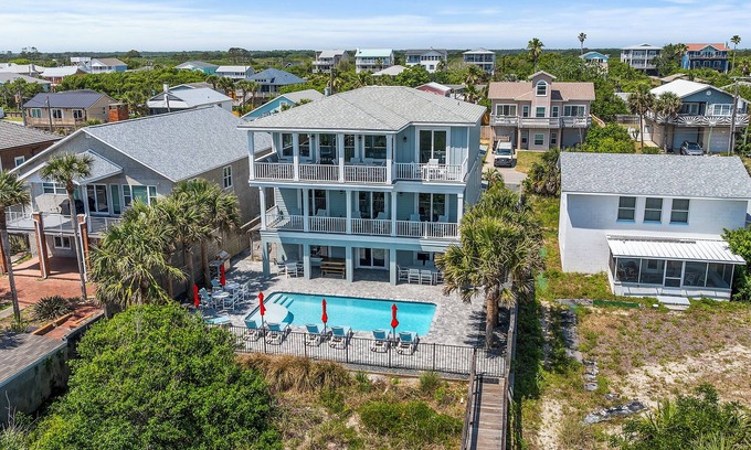 Butler Beach Casa | ¡NUEVO 8 DORMITORIOS OCEANFRONT-SLEEPS 22! GRAN PISCINA CLIMATIZADA, MARCHA, LUJO!