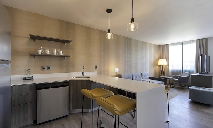 Zona Hotelera Hotel | Savor An Exhilarating Experience! Pet-friendly Property w/ Pool. Free Parking