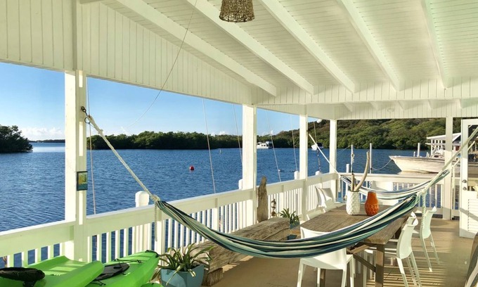 La Parguera Casa | Saborea el paraíso en esta maravillosa casa sobre el agua en La Parguera, Puerto Rico