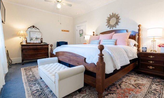 Marblehead Apartamento | Savor the Sunrise: Breakfast at the Victorian Inn