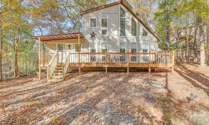 Bushkill Chalet De Esquí | Saw Creek Chalet with multiple pools by Bushkill Falls