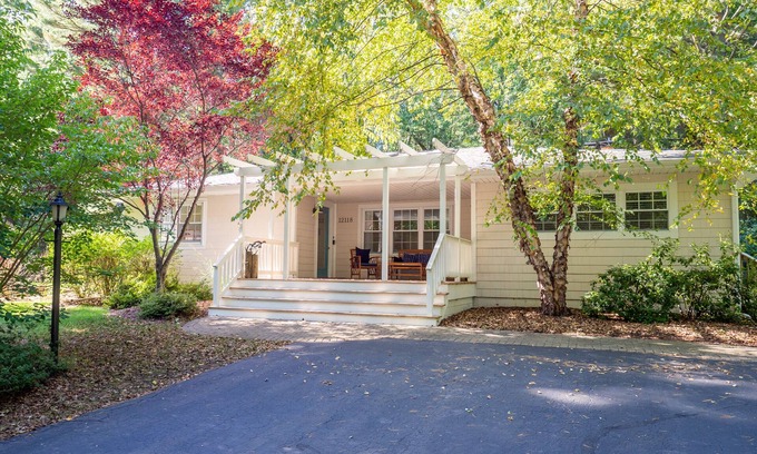 Shorewood-Tower Hills-Harbert Casa | Sawyer Cottage Just Steps from Warren Dunes State Beach!