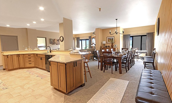 Snowshoe Condominio | SC 5801: Silver Creek Penthouse – Cool Summer Escape with A/C in Every Bedroom!