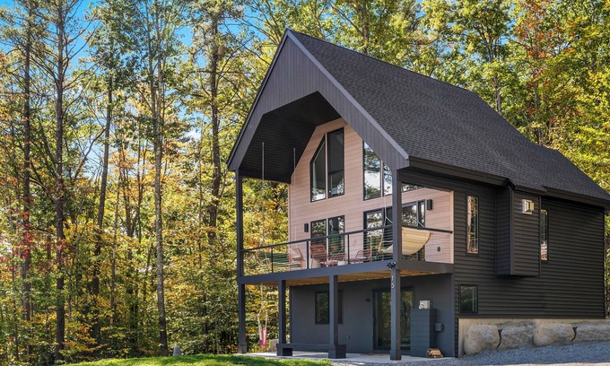 Campton Cabina | Scandi Cabin Mountain Views Pools Family Friendly