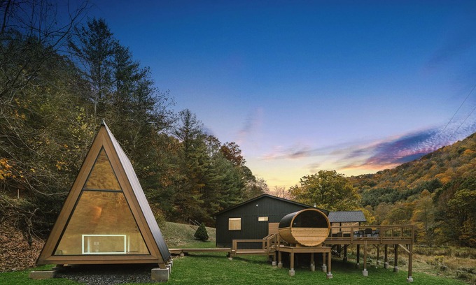 Lansing Cabina | Scandi Cabin on 105 acres: Views/Hot Tub/Sauna/EV, PWR+WTR