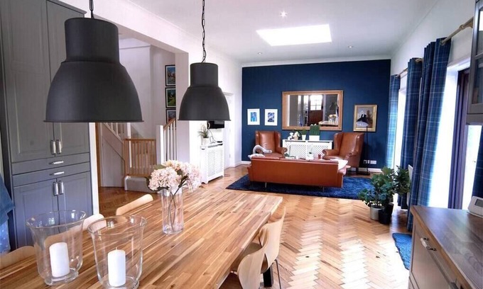 Epsom Casa | Scandi-Style 4B Bungalow Large Garden and Parking