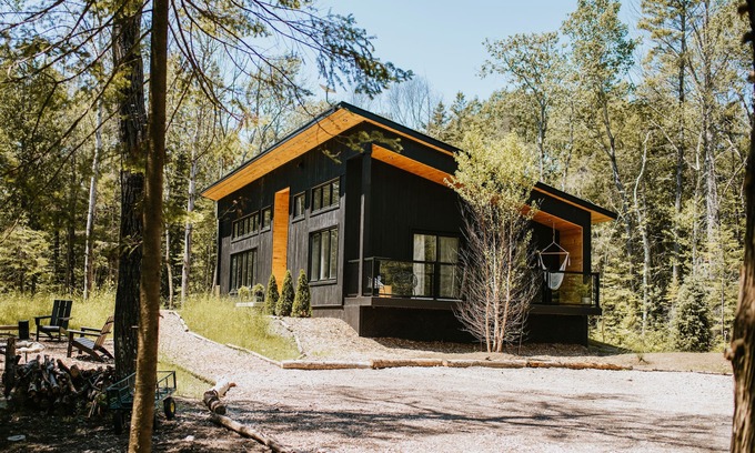Stokes Bay Cabina | Scandinavian Cozy Cabin in the Woods