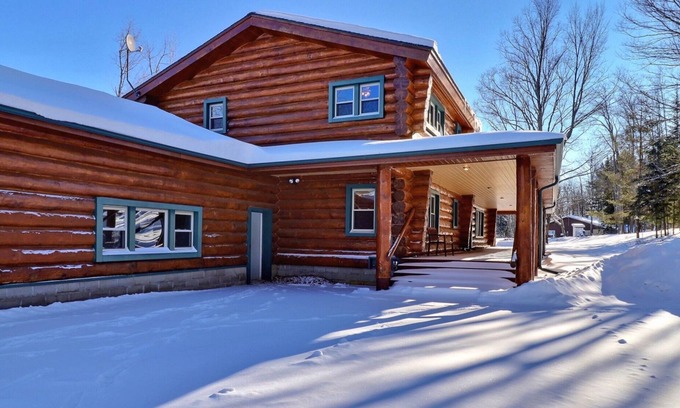Fifield Casa | Scandinavian hand-scribed full log home on 31 acres and a quiet lake and trails