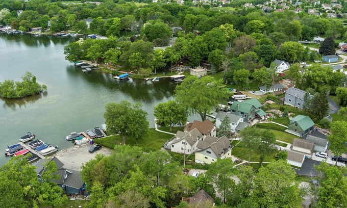 Okauchee Lake Casa | Scenic 4 bedroom WI Lake Home - Newly Renovated!