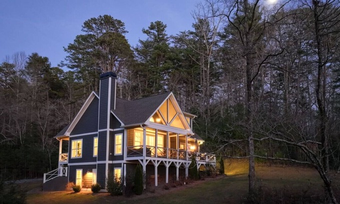 Tiger Casa | Scenic 4BR|3BA Contemporary Lake Burton Home