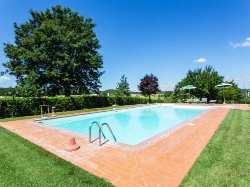 Casole d'Elsa Apartamento | Scenic Apartment in Casole d'Elsa with Pool