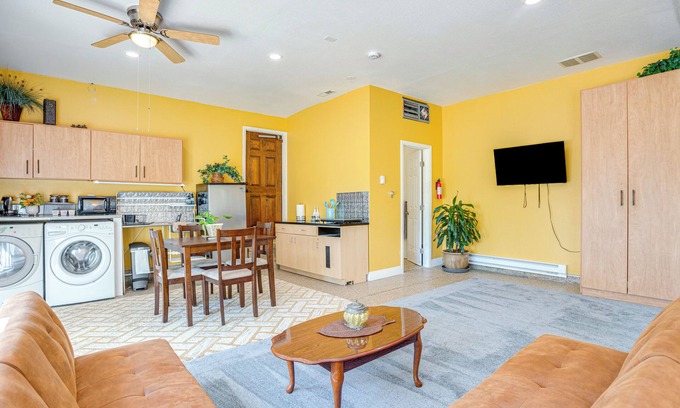 Aurora Apartamento | Scenic Aurora Studio on 3 Acres: Easy 1-70 Access