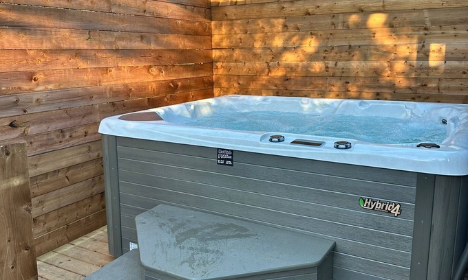 Quidi Vidi Casa | Scenic Bliss In Quidi Vidi Sleep4 + New Hot Tub