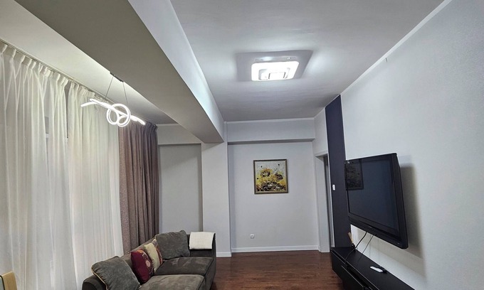 Chingeltei Apartamento | Scenic City Views in Prime Central Location