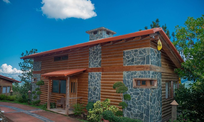 Jarabacoa Chalet De Esquí | Scenic Coxy and Romantic 2 Bedroom Chalet with Jacuzzi on the balcony
