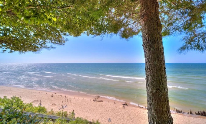 Muskegon Cabaña | Scenic Drive Resort - Cabin #3