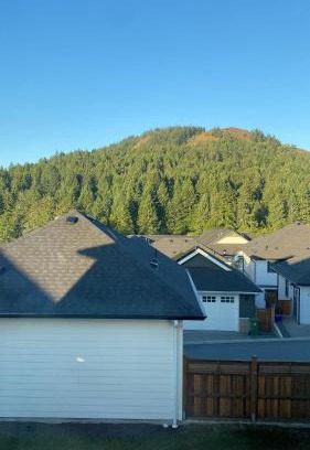 Langford Casa | Scenic Equipped Detached Private Westhills Carriage Home In Langford