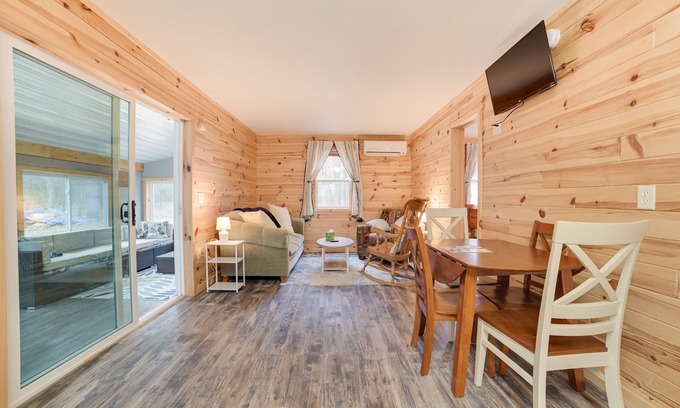 Oscoda Cabaña | Scenic 'Evan's Hideaway' Steps to Lake Huron!