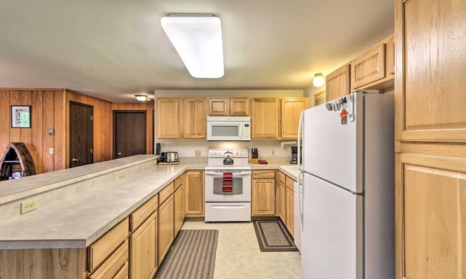 West Glacier Casa | Scenic Forest Lodge Right Outside Glacier Park