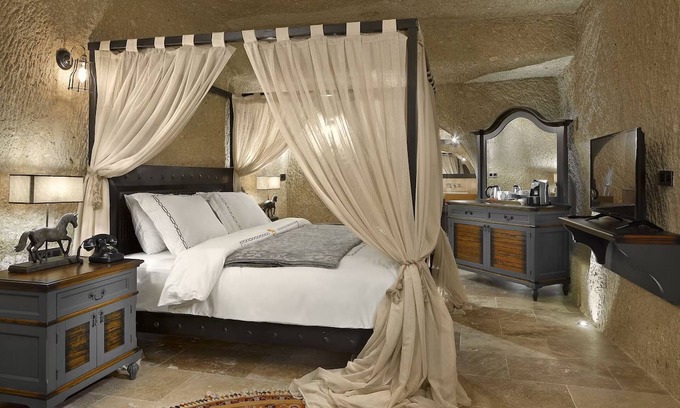 Mustafapasa Hotel | Scenic Garden Cave Suite with Lush Surroundings | Free Parking w/ Outdoor Pool