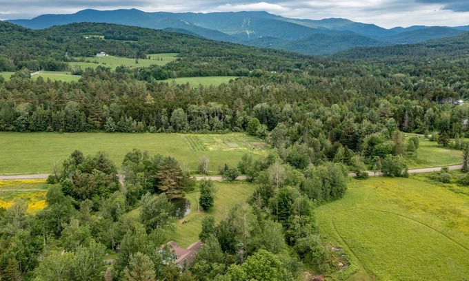 Warren Chalet De Esquí | Scenic Getaway: Unique Large Home with Breathtaking Views of Sugarbush Resort