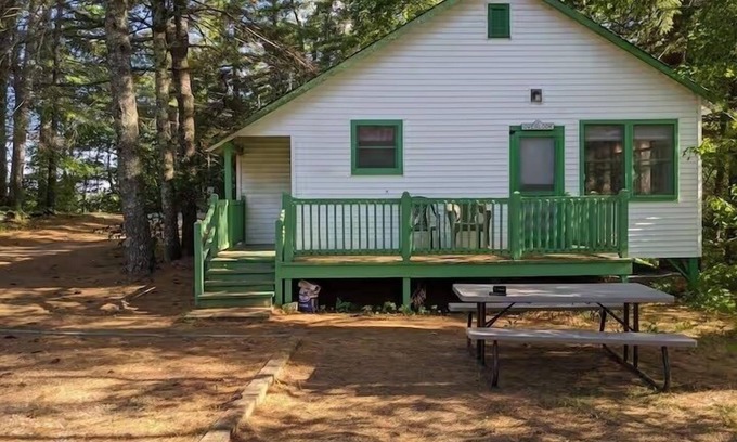 Raymond Cabaña | Scenic Hideaway with Stunning Lake Views and Beach Access