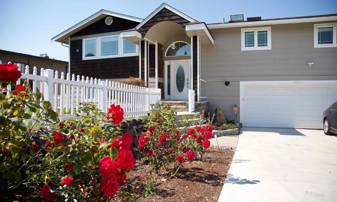 West End Casa | Scenic Lake View Home