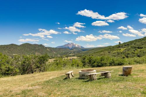 Glenwood Springs Casa | Scenic Mount Sopris View Historic Alpine Cabin!