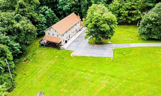 Waynesboro Casa | Scenic Mountain Top Retreat with 28 Beds
