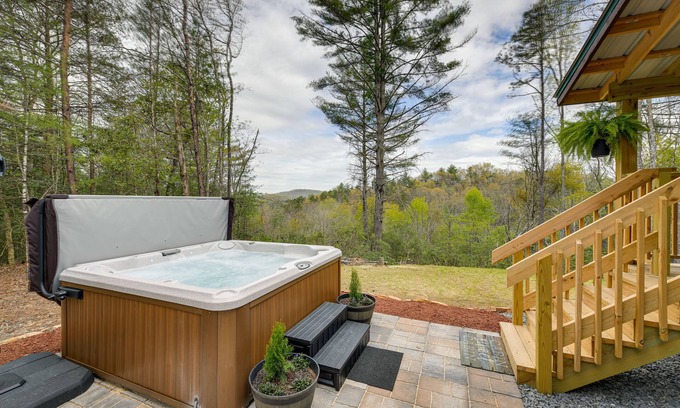 Murphy Cabina | Scenic Murphy Cabin w/ Hot Tub, Fire Pit & Views