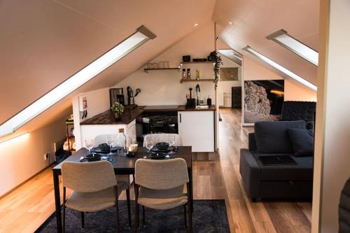 Siglufjorður Apartamento | Scenic Penthouse - Ocean view & skylight windows