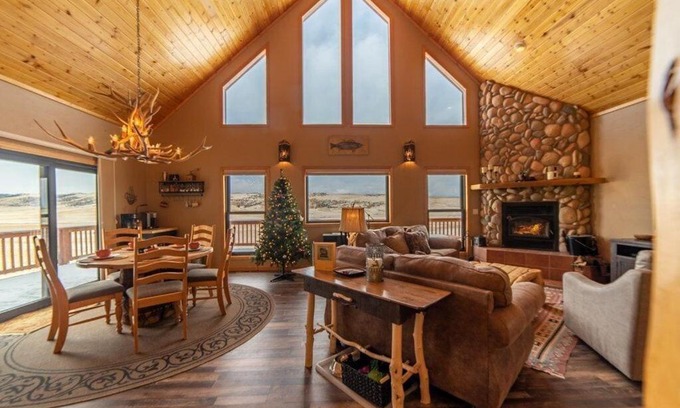 Fairplay Casa | Scenic Pet-Friendly Mountain Getaway With Two Living Areas and Game Room - A Reel Good Time