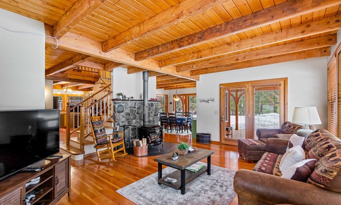 Sagle Casa | Scenic retreat with wood stove, porch, & WiFi - near Pend Orielle Lake
