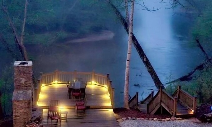 Dahlonega Cabina | Scenic Riverdeck Cabin and Mountain Retreat~Hot Tub~Wine country~Game Room
