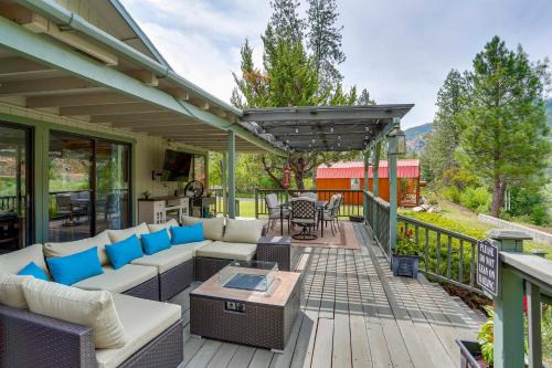 Junction City Casa | Scenic Riverfront Escape with Sauna in Junction City