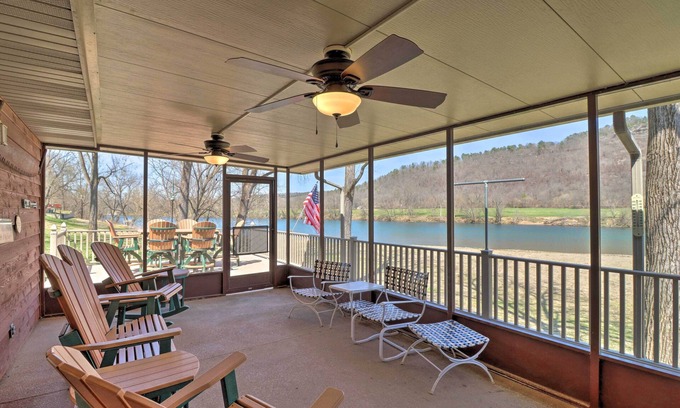Norfork Casa | Scenic Riverview Getaway w/ Screened Porch!
