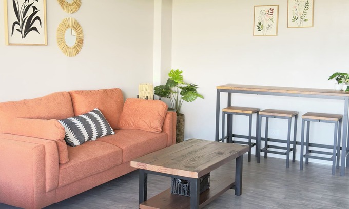 Central Business District Apartamento | Scenic Serenity 1-bedroom apartment, gym, free parking, WiFi in charming Mobile