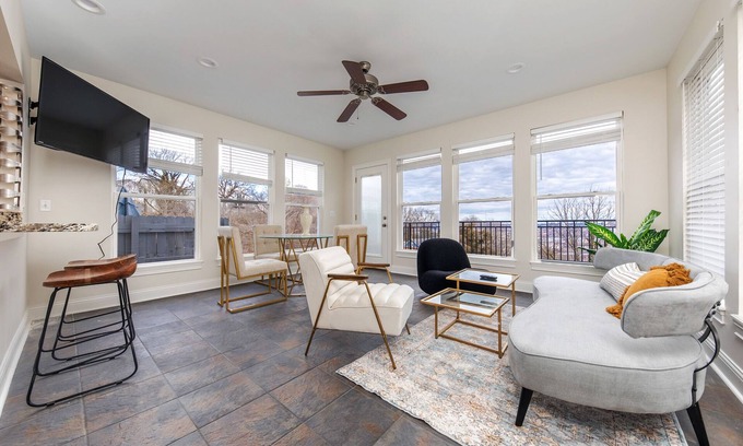 East Price Hill Casa | Scenic Skyline View- Downtown Cincy