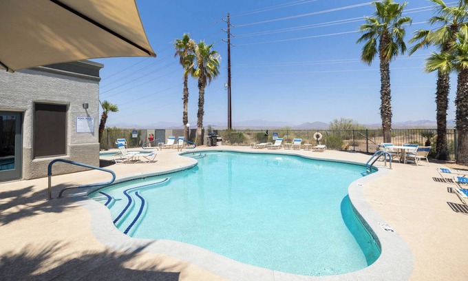 Fort McDowell Condominio | Scenic Snowbird Nest w/ Heated Pool and Hot Tub!