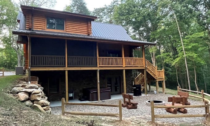 Logan Cabina | "Scenic Solitude" - A great place to experience Hocking Hills !!!