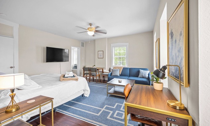 St. Charles Apartamento | Scenic South Main Apartment with Breathtaking Views for 3 Guests