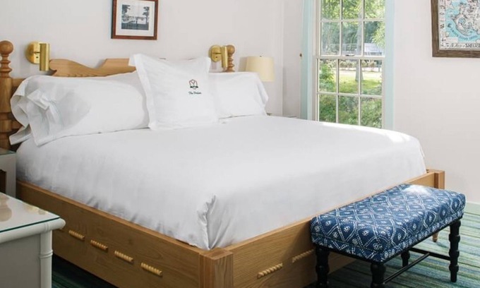Shelter Island Heights Casa | Scenic Stay with Beach Access, Game Room, Biking & Seasonal Kayaking