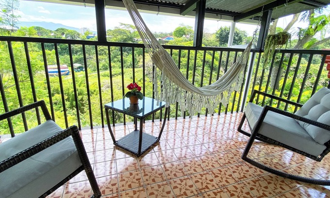 Pavas Apartamento | Scenic Studio Retreat: Haven for Digital Nomads